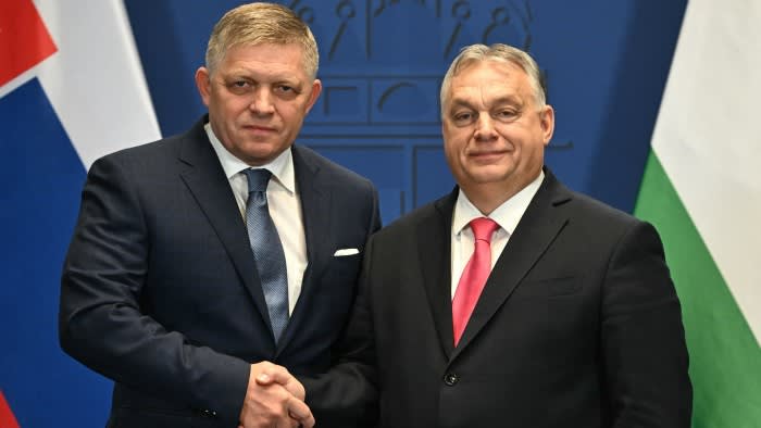 EU Urges Hungary and Slovakia to Break Free from Russian Oil Dependence