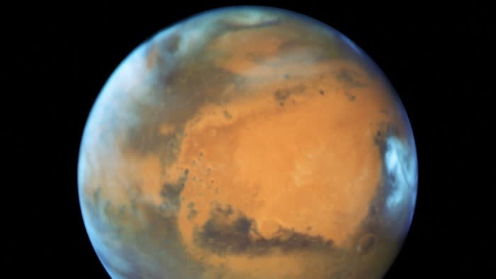 Breakthrough Discovery: Liquid Water Found Beneath Mars’ Surface!