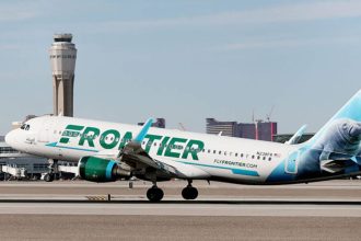 Frontier Airlines Pilot Detained in Shocking Police Intervention at Houston Airport!