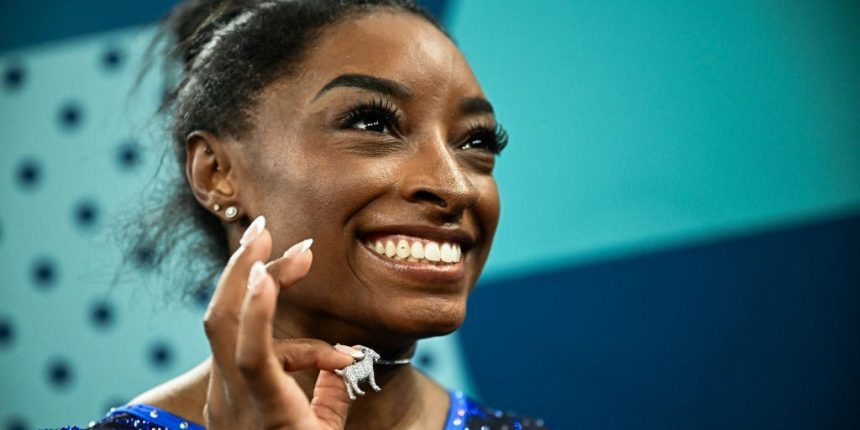 Simone Biles Shines in Stunning Diamond-Encrusted Goat Necklace During Gold Medal Ceremony at the Paris Olympics!