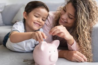 Unlocking Financial Savvy: How Parents Can Equip Kids to Master Budgeting and Investing!