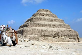 Revolutionary Discovery: Did Egypt’s Oldest Pyramid Rise with the Help of a Hydraulic Lift?