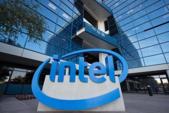 Intel’s Stock Skyrockets on Split Talk: Expert Warns Investors to Stay Cautious!