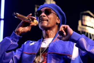 Snoop Dogg Sets the Stage on Fire with ‘Drop It Like It’s Hot’ at Team USA Basketball’s Epic Olympic Celebration!