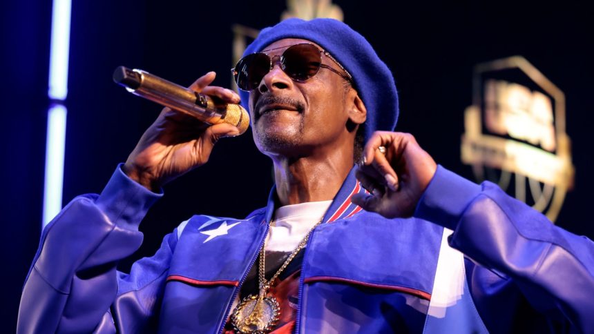 Snoop Dogg Sets the Stage on Fire with ‘Drop It Like It’s Hot’ at Team USA Basketball’s Epic Olympic Celebration!