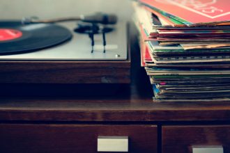 Vinyl vs. CDs: Why Records Are Making a Comeback in the Streaming Era