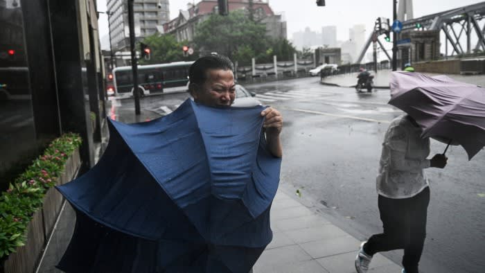 Typhoon Bebinca Rips Through Shanghai, Grounding Airports and Rail Services!