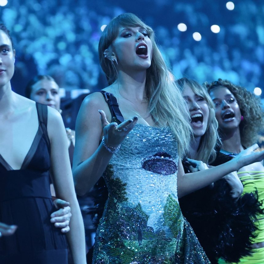 2024 MTV VMAs: Taylor Swift Makes History With Artist of the Year Win