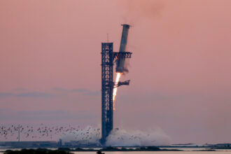 SpaceX Makes History: Mid-Air Rocket Catch Turns Sci-Fi Dream into Reality!